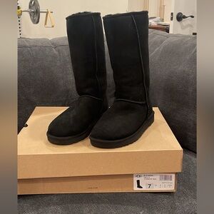 Brand New Women’s Black Classic Tall UGG -Size US 7